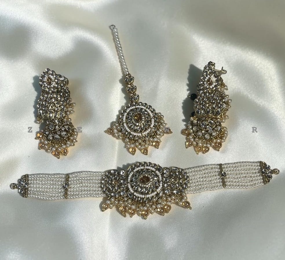 Original kundan choker set with tika