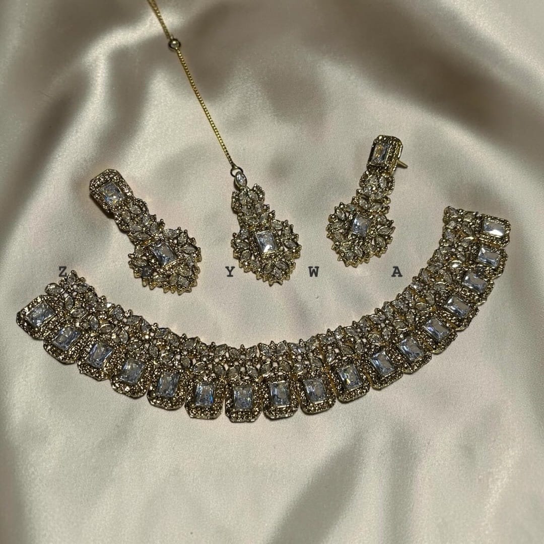 Glueband zarkun necklace set with tika