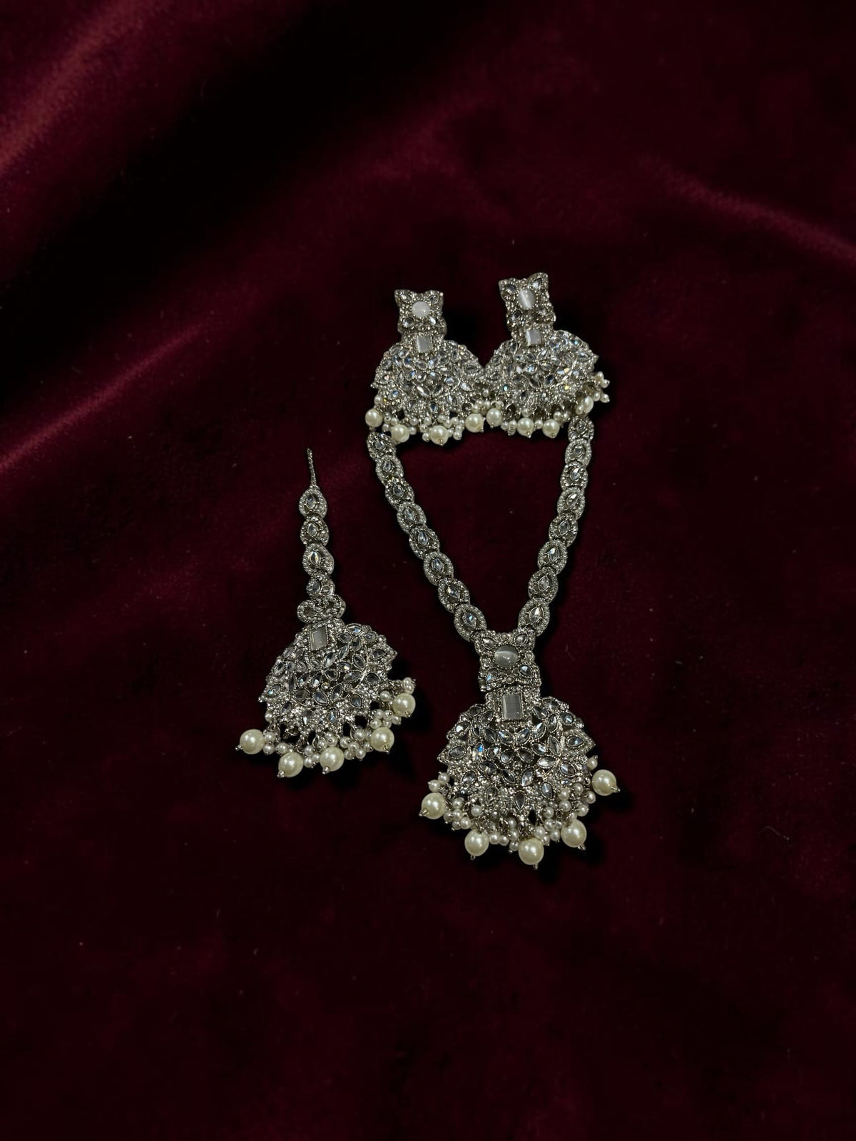 V neck set with heavy earrings tika high quality