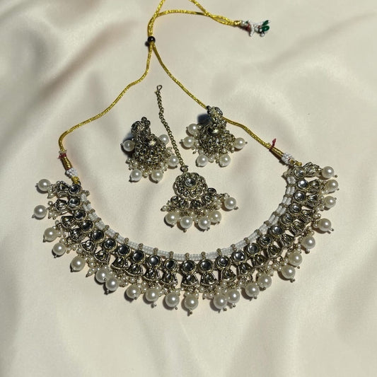 Premium quality kundan set with tika